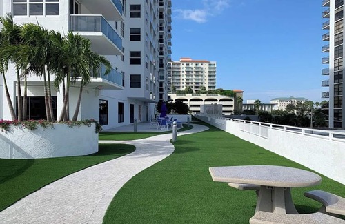 Lauderdale Beach Condo | 1 Block from Beach, Water View, 2 Bd, 2 Bth Pool, BBQ, Gym, Tennis ct, Rec.Room