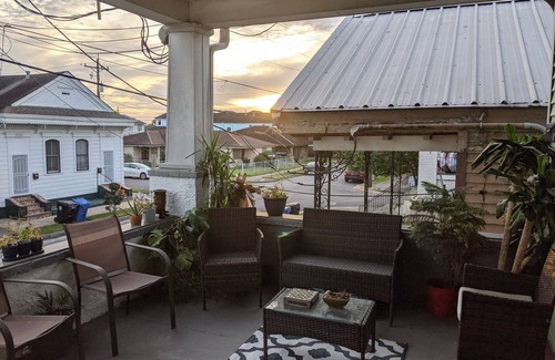 Fairgrounds Apartment | 1 Block from Jazz Fest Entrance!