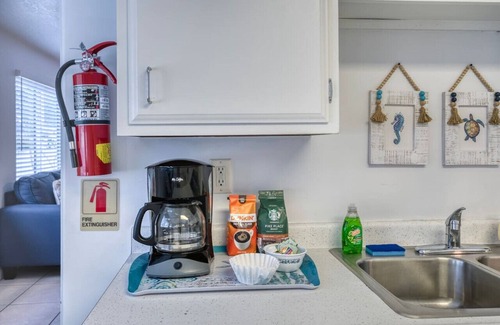 Ilexhurst Condo | 1 Block WALK on QUIET street to beach/food/fun