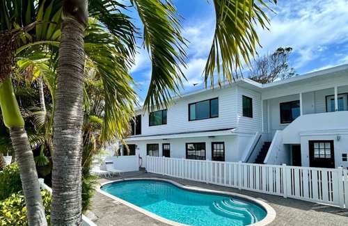 Ilexhurst Condo | 1 Block WALK on QUIET street to beach/food/fun