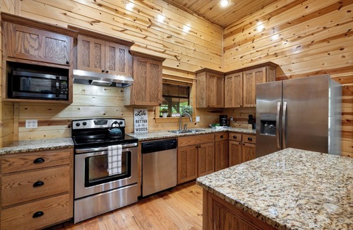 Broken Bow Apartment | 1 Br - 1 Ba - Sleeper Sofa - Sleeps 4 - Hot Tub