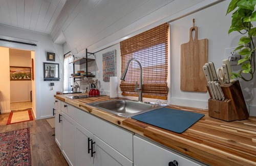 West Jefferson Cottage | 1 BR/1 BA - Walk to the park, restaurants, breweries & shops in town!