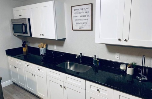 Historic Downtown Kissimmee Apartment | 1 BR Apt close to Disney/Universal/Shopping/Dining