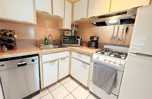 South Lake Apartment | 1 BR Beach Suites Steps from the Sand & Prime Location with Chairs/Bikes/Hot tub