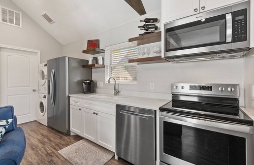 Bouldin Condo | 1 BR condo in HEART of SOCO! 1 block to action!