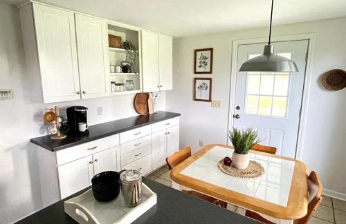 Penfield House | 1 Br Cottage Convenient Location