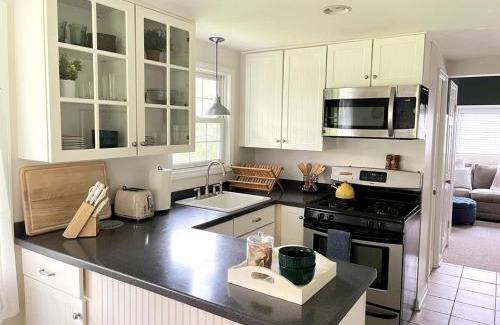 Penfield House | 1 Br Cottage Convenient Location