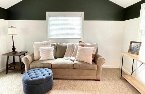 Penfield House | 1 Br Cottage Convenient Location