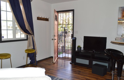 Glendale Apartment | 1 BR Cozy GuestHouse/Glendale Westgate/Outless