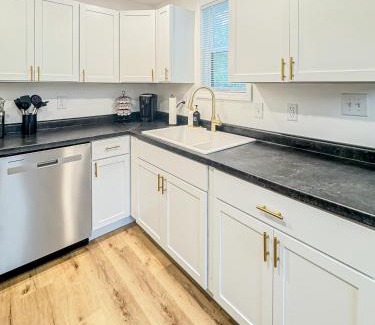 Evansville House | 1 BR Fire Pit BBQ Retreat