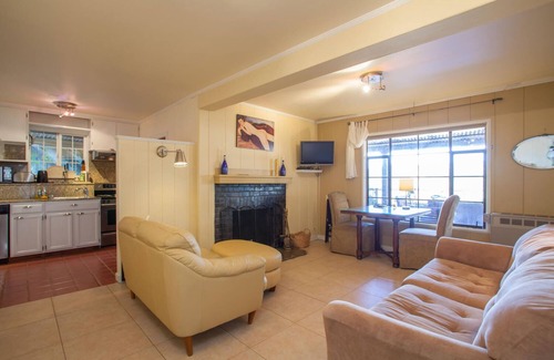 Montclair Apartment | 1-BR Hill-Top Retreat Entire Flat Nr UC Berkeley in Premium Woodsy Area
