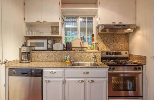 Montclair Apartment | 1-BR Hill-Top Retreat Entire Flat Nr UC Berkeley in Premium Woodsy Area