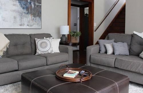 Tazewell House | 1 BR located on the first level within walking to Main St and area attractions.