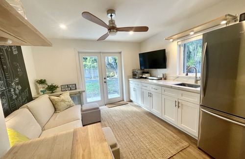 Osceola Park House | 1 BR Private Guest House, well-appointed with every amenity
