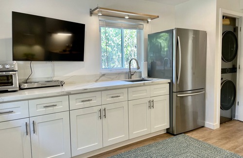 Osceola Park House | 1 BR Private Guest House, well-appointed with every amenity