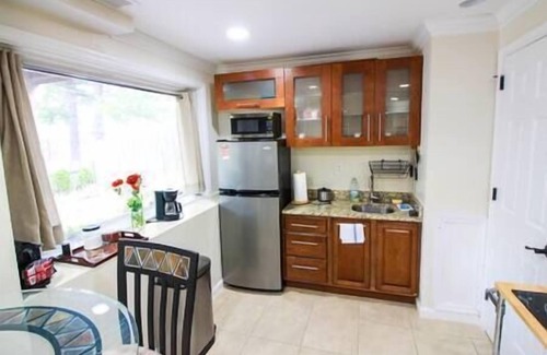 Herndon Apartment | 1 BR Spacious Basement Apartment DC20m Dulles 5m
