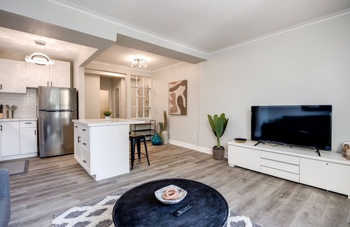 Mimico Apartment | 1 BRDM Apartment, Steps to Lake Waterfront