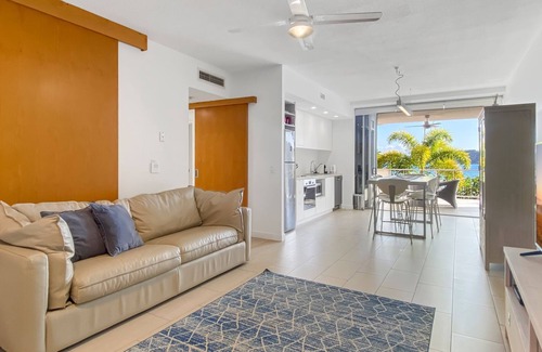 Nelly Bay Apartment | 1 Bright Point Apartment 2204