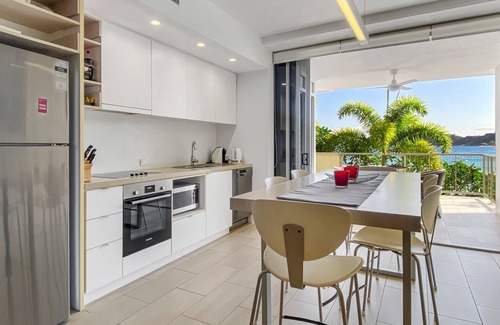 Nelly Bay Apartment | 1 Bright Point Apartment 2204