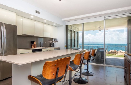 Nelly Bay Apartment | 1 Bright Point Apartment 4105
