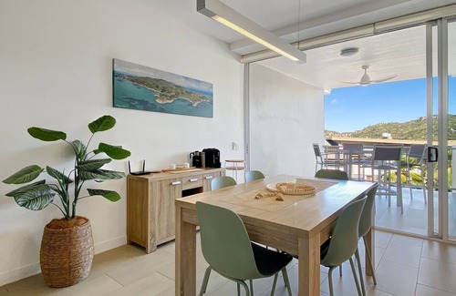 Nelly Bay Apartment | 1 Bright Point Apartment 1407