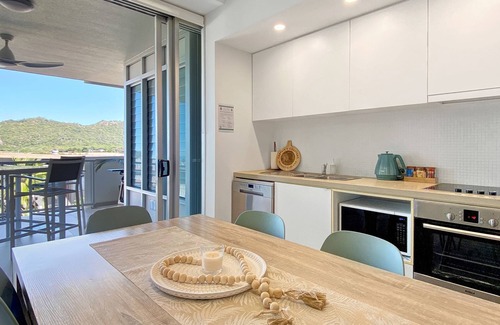 Nelly Bay Apartment | 1 Bright Point Apartment 1407