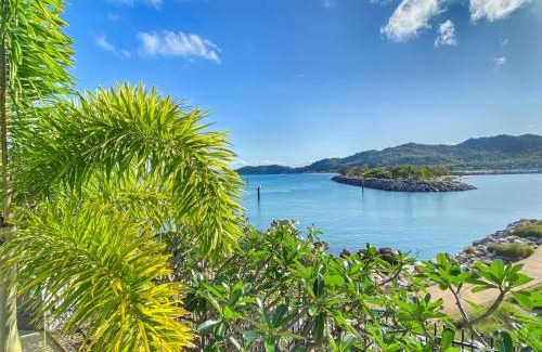 Nelly Bay Apartment | 1 Bright Point Apartment 2204
