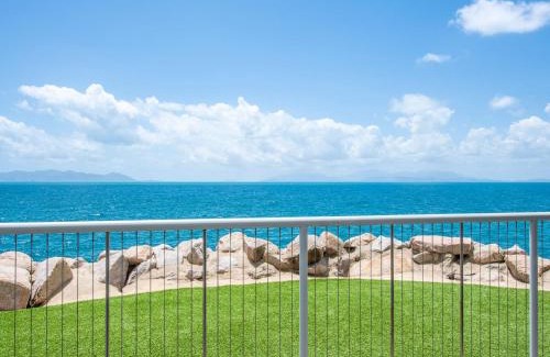 Nelly Bay Apartment | 1 Bright Point Apartment 4105