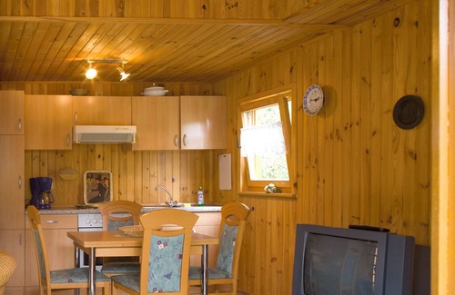 Druebeck House | 1 comfortable log cabin with fireplace in the forest, dog on request