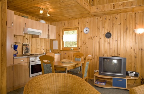 Druebeck House | 1 comfortable log cabin with fireplace in the forest, dog on request