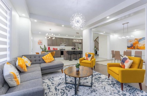 Caledon House | 1 Cozy & Spacious New home in Caledon, 4 bedrooms, accommodates 12 people