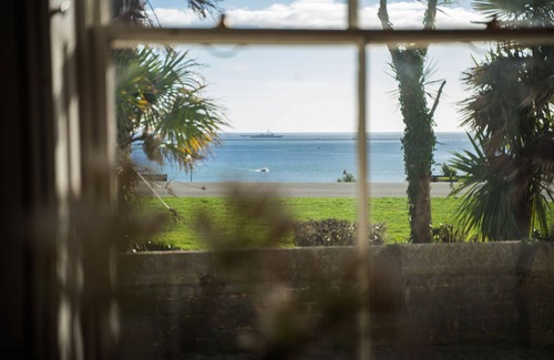 Plymouth Apartment | 1 Elliot Terrace 4 bed duplex apartment in unrivalled location in the centre of Plymouth Hoe overloo