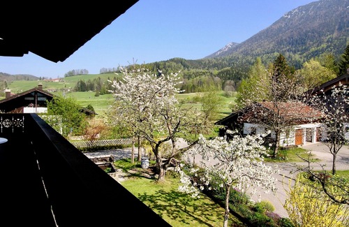 Grashof Apartment | -1- Ferienwohnung Rosenquarz (70qm), Balkon, Küche extra, 2 Schlaf- und 1 Wohn-/Schlafzimmer, max 5 Personen