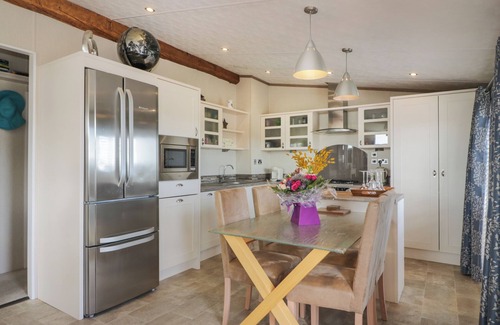 Balminnoch Cottage | 1 FISHERMANS HILL, pet friendly, with hot tub in Glenluce