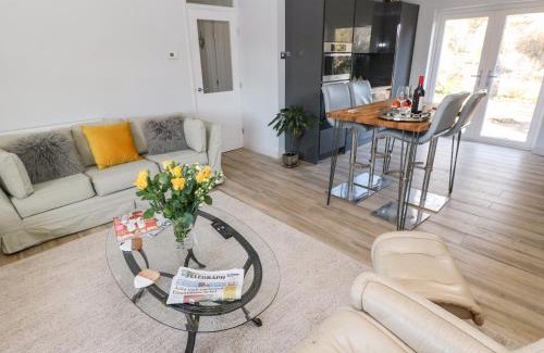 Pembroke Dock House | 1 Gloucester Way