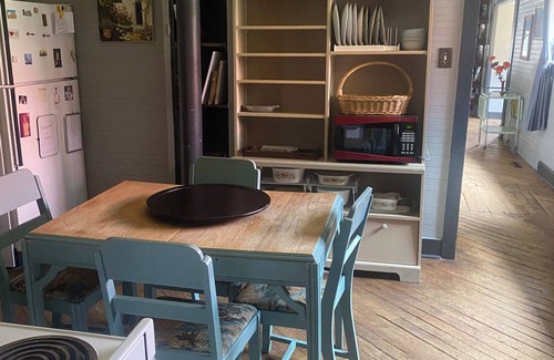 Silverton House | #1 Guest House 2Bd 2 Bath Pet Friendly Across from Spa