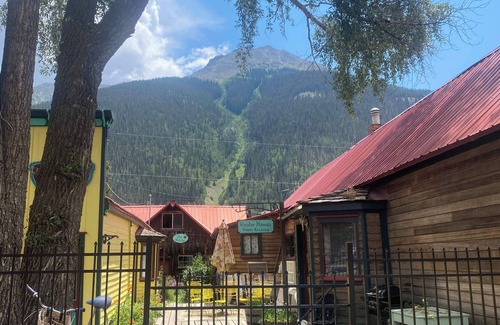 Silverton House | #1 Guest House 2Bd 2 Bath Pet Friendly Across from Spa