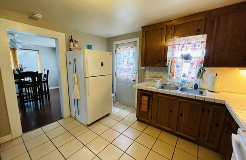 Alpine House | 1 hour to Big Bend Nat’l Park &availability for Spirits of the West Wine Fest!