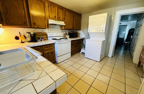 Alpine House | 1 hour to Big Bend Nat’l Park &availability for Spirits of the West Wine Fest!