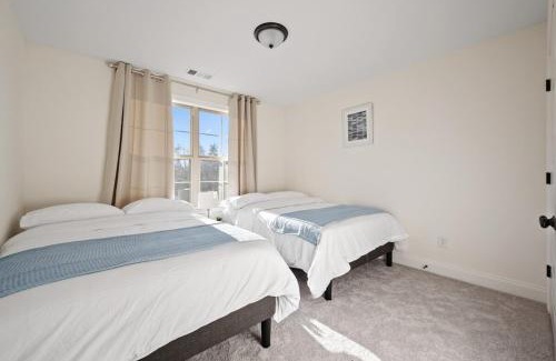 Lakewood House | 1 King 1 Queen 2 Double Garage Washer & Dryer