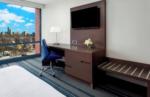 Cambridgeport Hotel | 1 King at Courtyard Boston Cambridge - Walk to Cafes, Parks & Transit