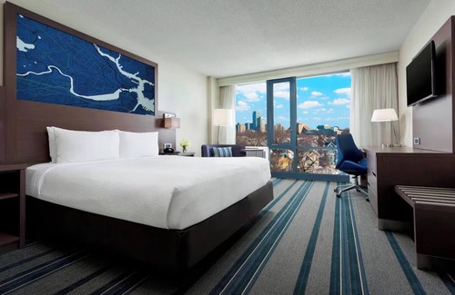 Cambridgeport Hotel | 1 King at Courtyard Boston Cambridge - Walk to Cafes, Parks & Transit
