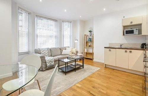 Earl's Court Apartment | 1 King Bed Fast Wifi Earls Court 2 pax