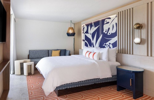 Islamorada Hotel | 1 King Room w/Balcony, 3 Outdoor Pools & Free Parking