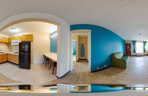 Evansville Hotel | 1 Life Studio and Suites