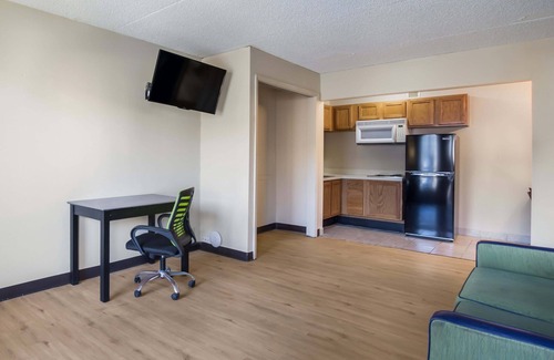 Evansville Hotel | 1 Life Studio and Suites