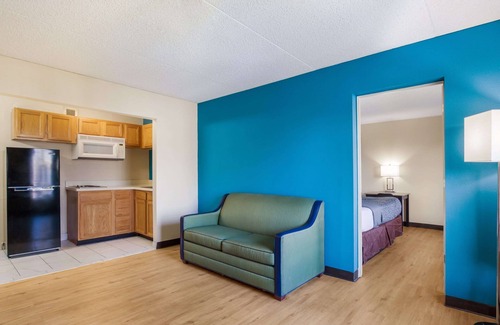 Evansville Hotel | 1 Life Studio and Suites