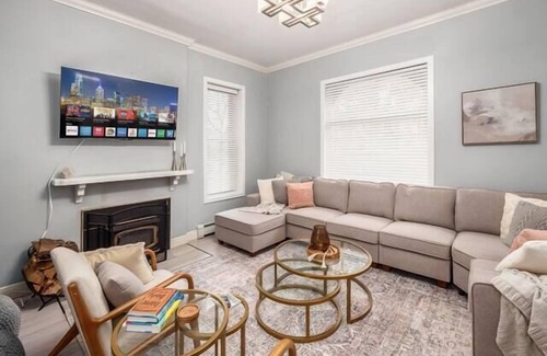 Weinland Park House | #1 Location ~ Hot Tub ~ Game Room ~ 5 King Beds!