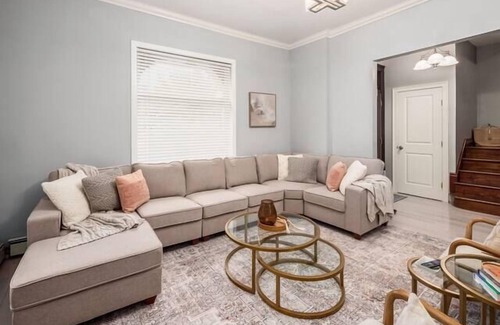Weinland Park House | #1 Location ~ Hot Tub ~ Game Room ~ 5 King Beds!