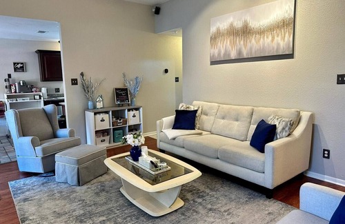 Killeen House | 1- Luxurious Cozy Home w/Pool, Hot Tub Hut, Sleeps 8+